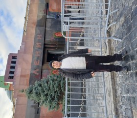 Khieri., 47, Los Angeles