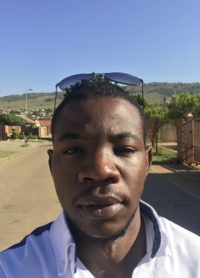Leeroy, 33, iRiphabhuliki yase Ningizimu Afrika, IPitoli