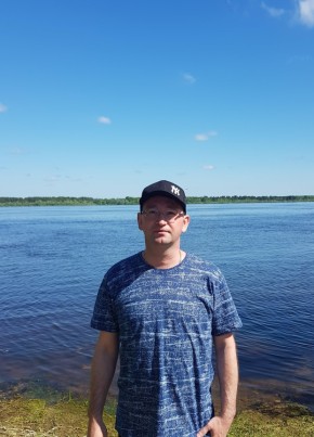 Александр из Апатиты 46 лет