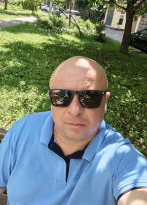 Денис из Hays 42 года