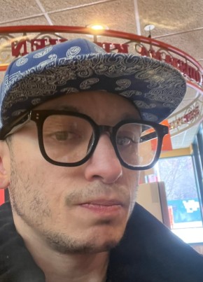 Aymen из New York City 36 лет
