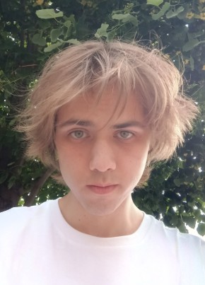 Максим из Сергиев Посада 19 лет