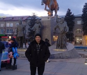 Edik, 18, Vanadzor