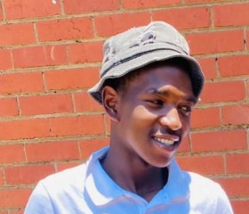 Samukelo, 18, Newcastle