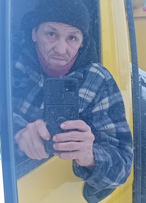 Михаил из Усинска 45 лет