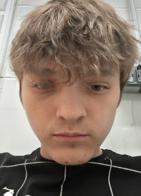 Михаил из Астрахани 18 лет