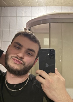 Павел из Чехова 22 года