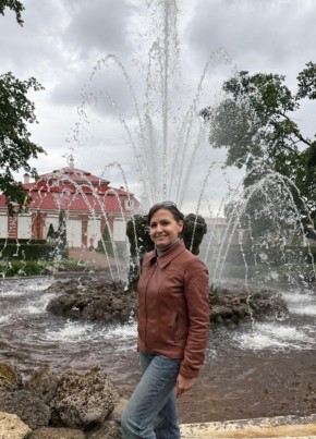 Светлана из Колпино 46 лет