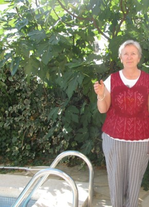 Ольга, 69, Россия, Москва
