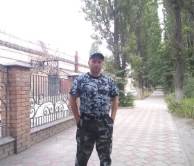 Олег, 45 лет, Київ