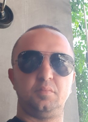 Denis, 35, Albania, Tirana
