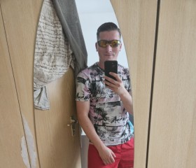 Zoli, 30, Budapest