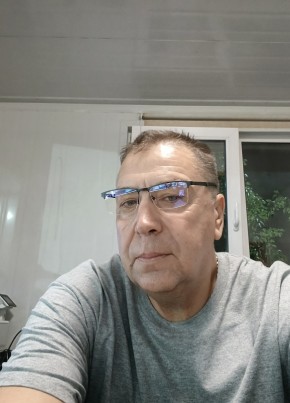 Сергей из Артема 56 лет