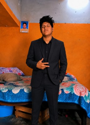Daniel из Ambato 18 лет