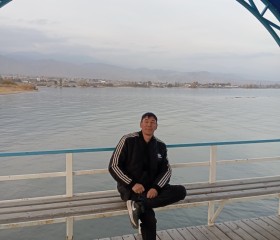 Make, 41, Bishkek