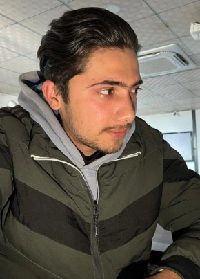 Pranit из Birātnagar 24 года