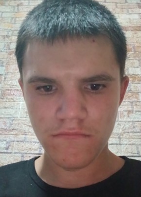 максим из Партизанска 18 лет