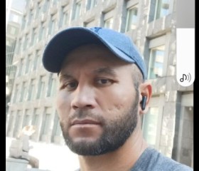 Bobur, 40, Stockholm