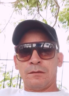 Luis Alberto, 44, República de Cuba, Cueto