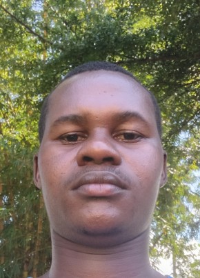 Amos из Nairobi 22 года