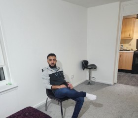 Wesam, 21, Glasgow