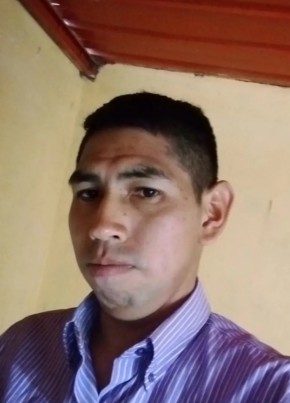 Daniel, 18, República del Ecuador, Ambato