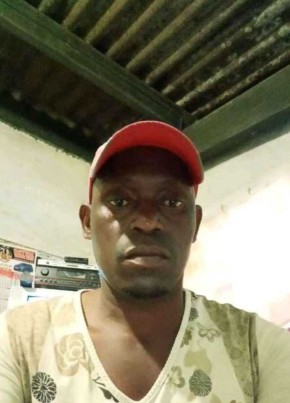 Alex Maswiti, 43, iRiphabhuliki yase Ningizimu Afrika, ITheku