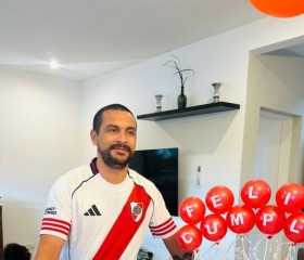 Carlos, 40, Buenos Aires