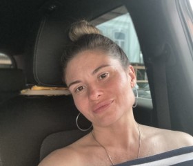 Yuliya, 43, Saint Petersburg