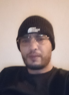 Salut из أڭادير 31 год