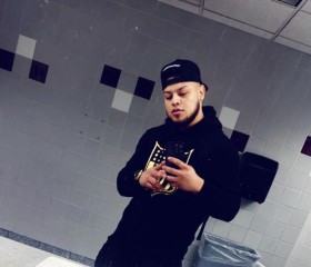Dereck, 25, Muncie