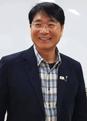 Ким Йонг-Ву, 60, 대한민국, 서울특별시