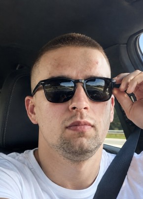 Денис из Мелитополи 24 года