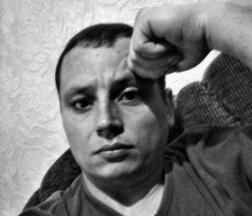 Денис, 33 года, Свердловськ