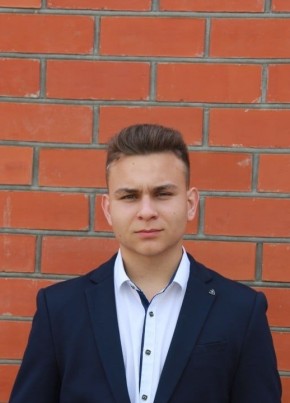 Максим из Старовеличковскаи 24 года