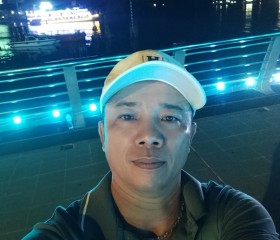 Hoàng, 40, Ho Chi Minh City