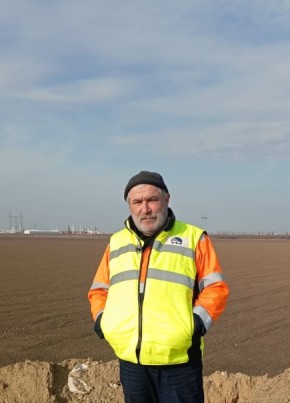 Гюлахмед Бекеров из Хасавюрта 56 лет