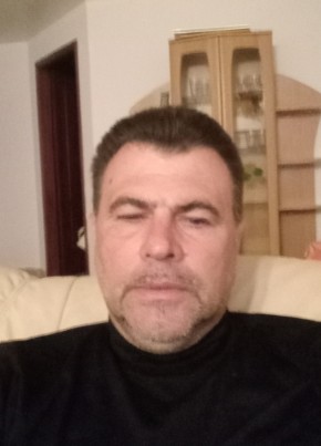 Salvatore, 49, Repubblica Italiana, Roma
