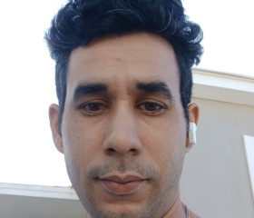 Lazaro cuellar, 35, Palm River-Clair Mel