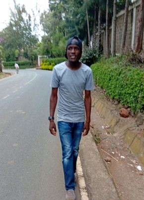 Eugene из Nairobi 19 лет