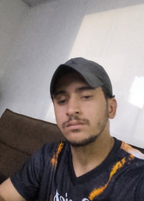 Diogo Henrique из Embu Guaçu 22 года