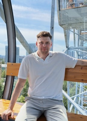 Алексей Сюзев из Березники 42 года