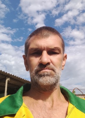 Андрей Ефременко из Усть-Лабинска 44 года