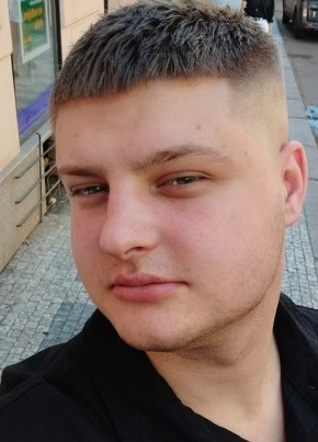 Максим Тихоход из Praha 22 года
