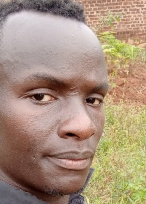 Onnix, 26, Uganda, Kampala