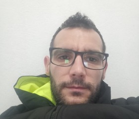 Eri, 31, Tirana