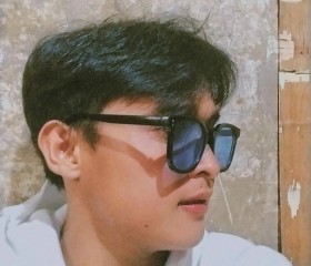 Kurt, 21, Santa Rosa