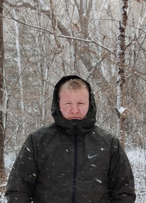 Максим из Артема 27 лет