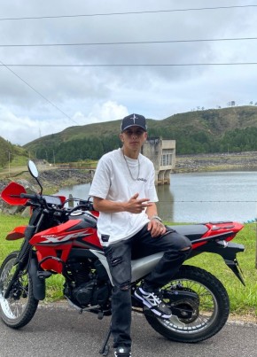 , из Santiago de Cali 18 лет