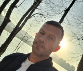Turi, 35, Elbasan